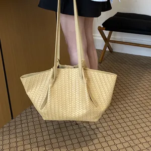 Woven leather tote bag for women, large capacity shoulder bag, simple fashion casual handbag.
