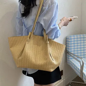 Detailed view of women's stylish woven shoulder tote bag, large capacity for everyday use.