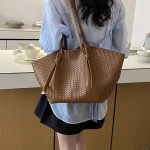 Detailed view of the stylish brown woven leather shoulder tote bag, large capacity daily use.
