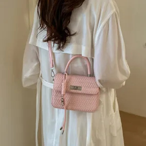 Chic bolso de hombro tejido rosa para mujer, bolso cuadrado pequeño de estilo coreano.
