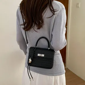 Bolso cruzado trenzado negro para mujer, elegante bolso de mano de estilo coreano.