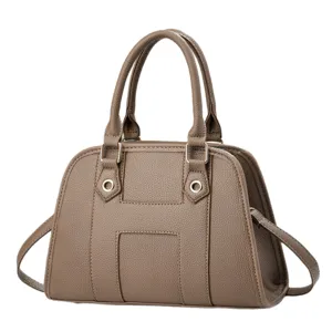 Sac à main marron en cuir grainé avec poignée sac cabas classique de travail vue principale