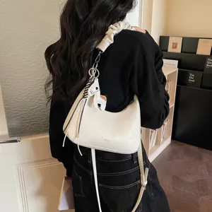Minimalist pleated strap shoulder bag, trendy hobo handbag for women, casual commuter crossbody bag.