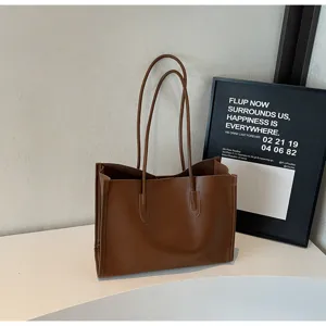 Solid color PU leather tote bag, large capacity commuter shoulder bag for women daily fashion.