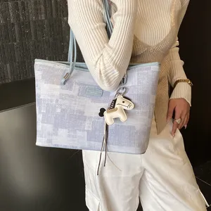 Borsa a shopper stile coreano grande capacità con tracolla e ciondolo a forma di cavallo