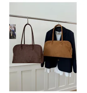 Chic bolso de hombro minimalista de ante, gran bolso tote y elegante bolso Boston moderno.