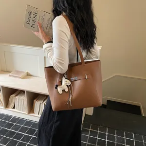 Stylish brown leather tote bag for women, large capacity shoulder bag for daily commute.