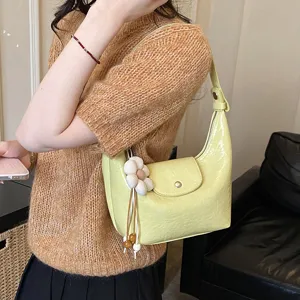 Borsa a tracolla hobo minimalista casual da donna, elegante borsa da giorno dettaglio.