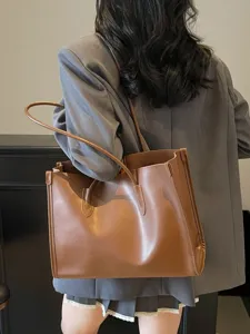 Stylish brown leather tote bag, large capacity shoulder bag for women daily commuting.