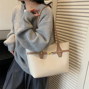 Detail view of vintage women tote bag, elegant leather shoulder bag for daily commuting work