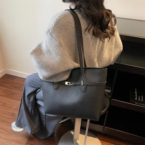 Women's minimalist black leather tote bag, chic shoulder bag with large capacity for commuting.