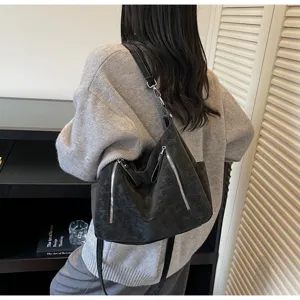 Retro large capacity tote bag for women, stylish vintage shoulder bag with metal zippers.