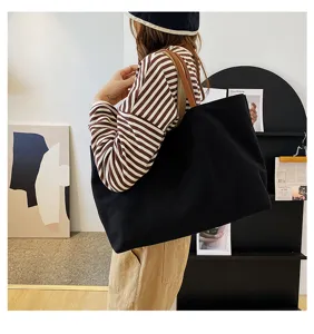 Large capacity canvas tote bag casual shoulder bag for women daily commute and school use.