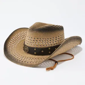 Vista detallada del sombrero de vaquero de paja tejida con banda de cuero y logo.