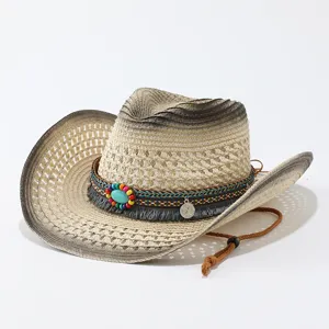 Zomerse strooien cowboyhoed met verlooprand, kleurrijke kralenband en kinband.