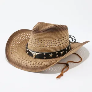 Gedetailleerd overzicht van de prachtige western strohoed met metalen stierenkop en leder.