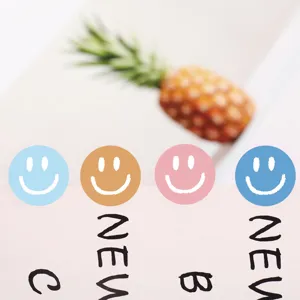 Autocollants d'indexation smiley colores et etiquettes de scellage pour carnets et loisirs.