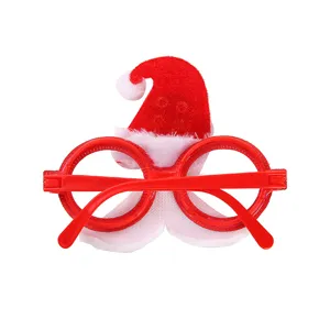Dettaglio occhiali novità natalizi, montatura rotonda rossa con cappello di Babbo Natale.