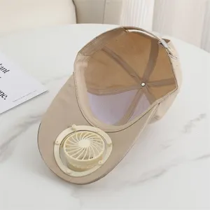 Berretto da baseball kaki estivo con mini ventilatore elettrico integrato per protezione solare.