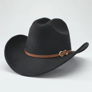 Dettaglio del cappello da cowboy western nero, fedora rétro con cinturino in pelle.