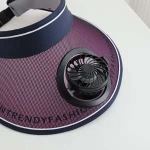 Zonneklep hoed met zonne-laadventilator en ademend mesh voor buiten zomer UV bescherming.