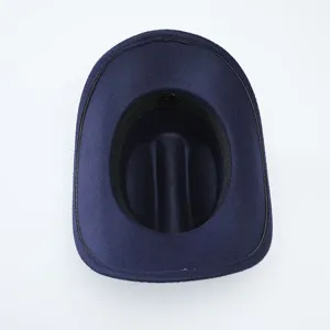 Vista dettagliata del cappello da cowboy fedora in feltro di lana blu navy taglia interna 57.