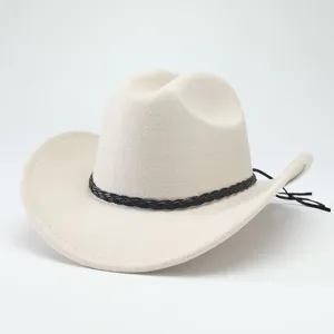Classico cappello da cowboy western in feltro di lana beige con fascia intrecciata nera.