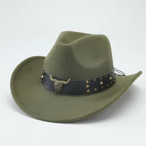 Chapeau cowboy western vintage en feutre de laine vert avec laniere tete de taureau.