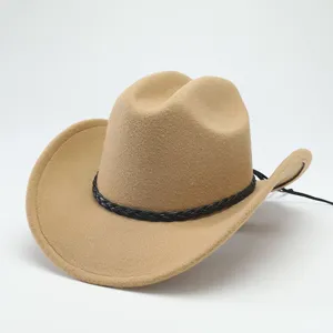 Classico cappello da cowboy western in feltro cachi con fascia intrecciata nera per autunno e inverno.