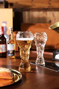 Weltcup Trophäe Bierglas, große Kapazität Fußball Form Glasbecher für Bar Party, klares Glas.