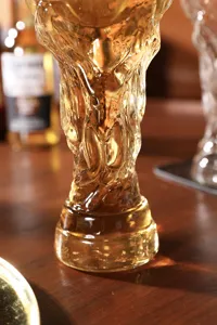 Weltpokal Trophäe geformtes Bierglas, einzigartiges Neuheit Glaswaren für Fans und Bar.