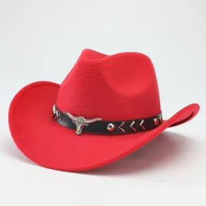 Chapeau de cowboy occidental rouge pour hommes et femmes, feutre avec décor de taureau.