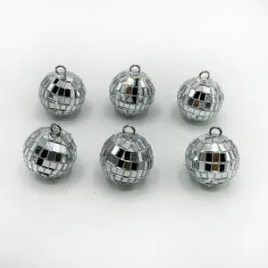 Boules a facettes miroir argentees avec anneaux de suspension pour sapin de Noel lot de 6
