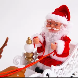 Jouet de Père Noël musical électrique dans un traîneau blanc, décoration de Noël.