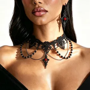 Ensemble de collier ras du cou en dentelle noire gothique avec pompon de perles et pendentif.