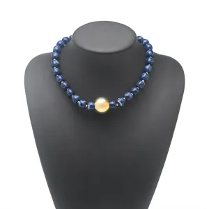 Modische blaue Harz Perlen Statement Halskette mit großer goldener Kugel für Damen Sommer