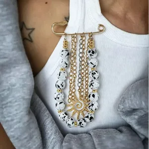 Broche épingle en perles acrylique faites main chaînes métal multiples pendentif soleil