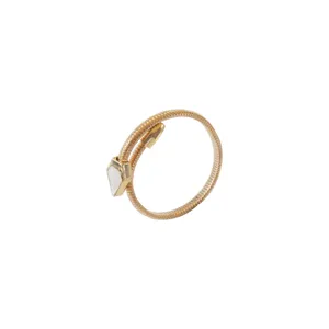 Pulsera brazalete abierta de serpiente dorada con piedra blanca para mujer elegante.