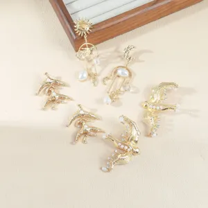 Französische Vintage vergoldete Perle Vogel Sonne Mond Ohrringe schicke elegante Mode Schmuck Detail