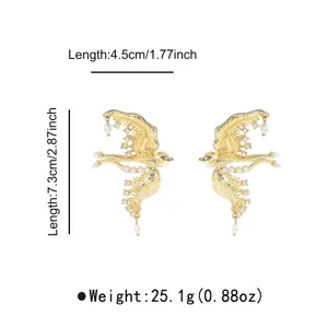 Goldene fliegende Vögel Ohrringe mit Perlen und Strass, detaillierte Größenansicht für Damen.