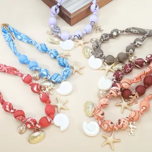 Bunte Stoffperlen Ozean Halskette mit Muschel Sternfisch Anhänger Detailansicht Schmuck.
