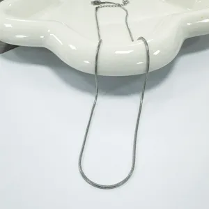 Rvs ronde slangenketting halsketting, minimalistisch ontwerp, elegant sieraad voor dagelijks.