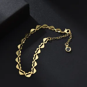 Elegante 18K vergulde hartjes schakelarmband voor vrouwen, veelzijdige en chique sieraden.