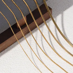 Roestvrijstalen ronde slangenketting detail, 60cm gouden sieraden accessoire ketting.