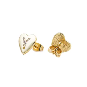 Vergulde hart letter y oorknopjes met glanzende zirkonia stenen modieuze sieraden.