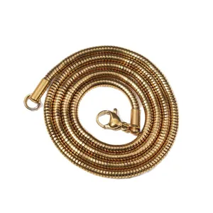 Gouden roestvrijstalen ronde slangenketting halsketting voor diy sieraden maken en dragen.