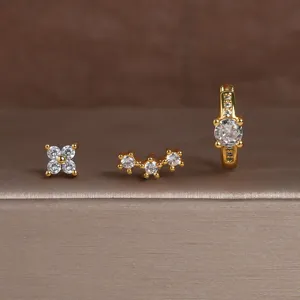 Gouden oorbellen set met strass steentjes klaver ontwerp modieuze stijlvolle sieraden dames