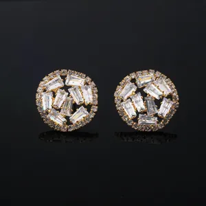 Elegante koperen zirkonia ronde oorknopjes, stralende minimalistische modestijlsieraden.