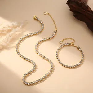 Vergulde strass tennis ketting en armband set sieraden detail, elegant schitterend ontwerp.