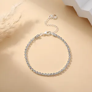 Elegante zilveren strass tennisarmband voor dames, chique sprankelende kristallen ketting sieraden.
